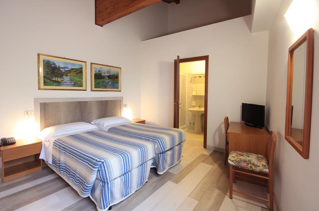 Hotel Colomber Gardone Riviera Εξωτερικό φωτογραφία