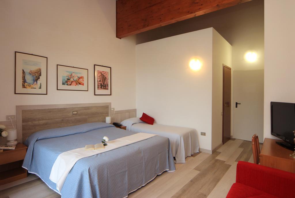 Hotel Colomber Gardone Riviera Εξωτερικό φωτογραφία