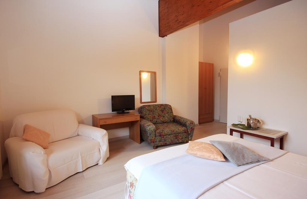 Hotel Colomber Gardone Riviera Εξωτερικό φωτογραφία